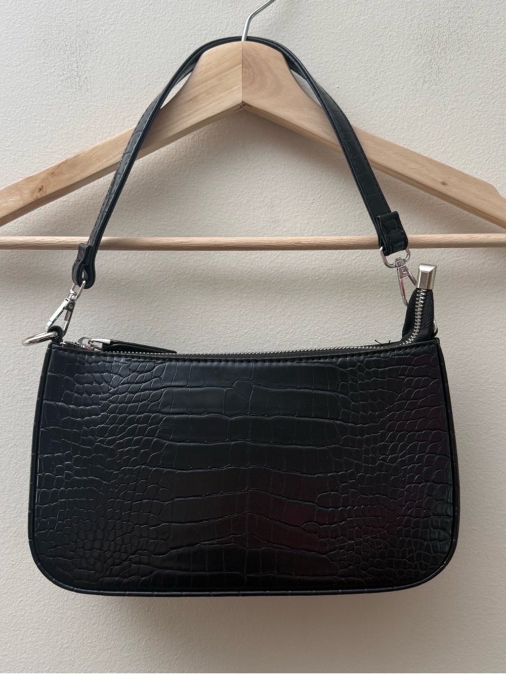 Black Croc-Embossed Shoulder Bag - Sleek Everyday Style